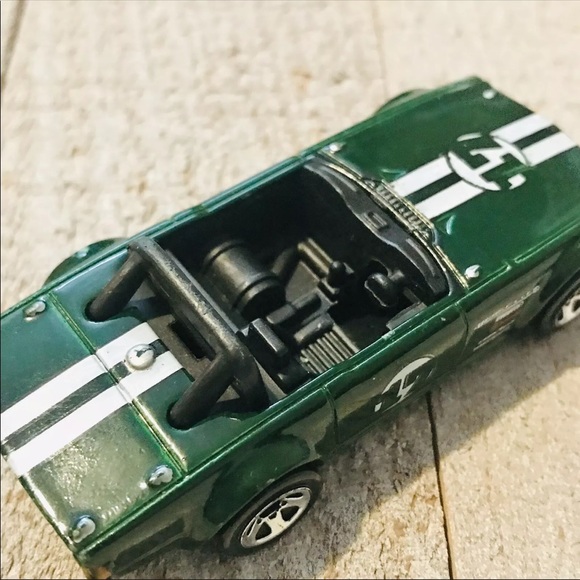 Hot Wheels New Models Series Triumph TR6 33/42 2009 - Picture 6 of 6